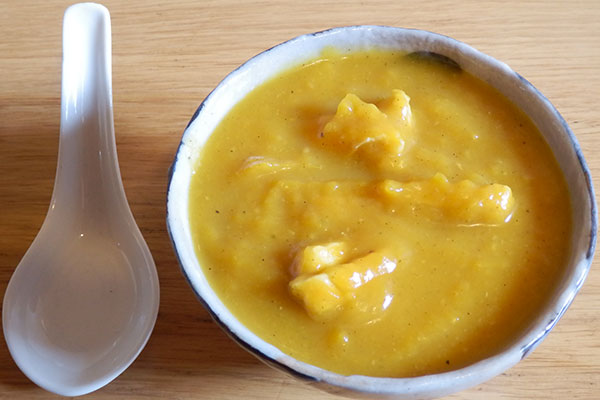 Potage de butternut à la dinde et au curry