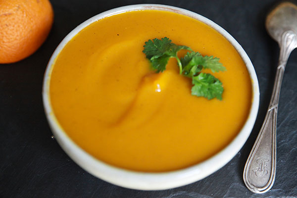 Soupe fraîche de carotte et d'orange
