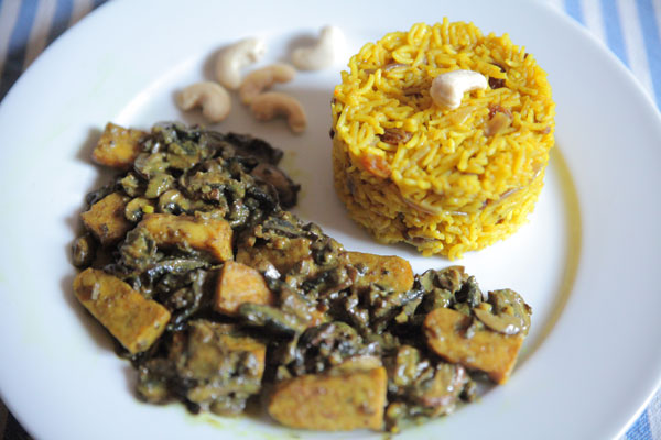 Riz au curry de tempeh, champignons, lait de coco