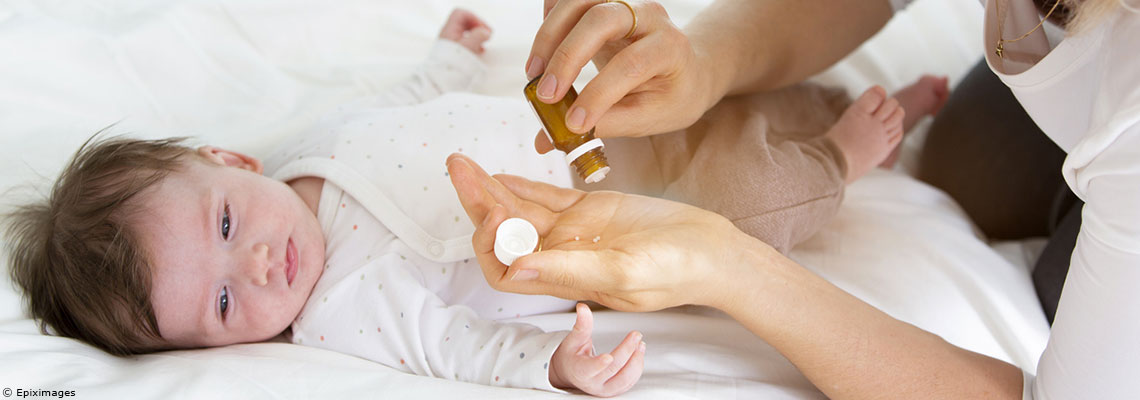 Poussées dentaires de bébé : les soulager avec l'homéopathie