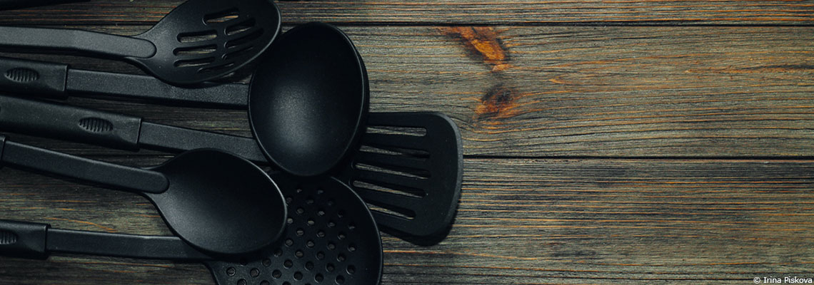 Pourquoi vous devriez vous séparer de vos ustensiles en plastique noir, selon une étude